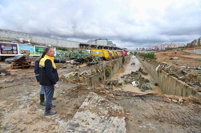Başakşehir’de Selin İzleri Silinmeye Başladı