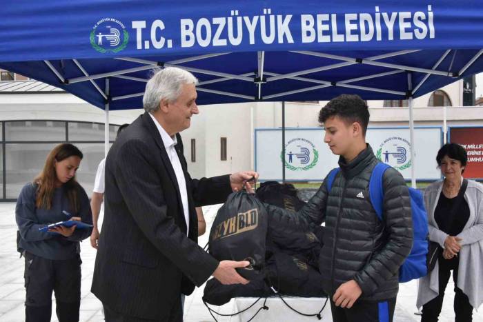 Başkan Bakkalcıoğlu Öğrencileri Kampa Uğurladı