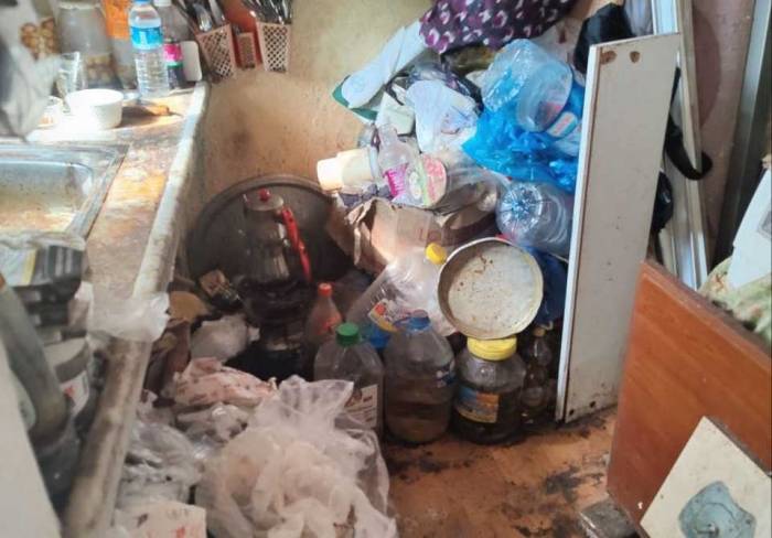 Evden Kamyon Dolusu Çöp Çıktı