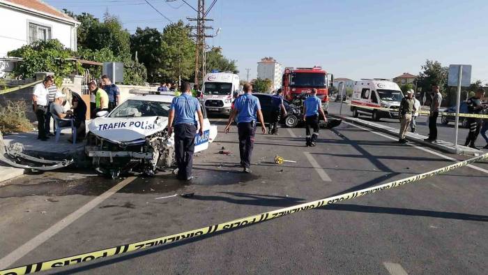 Karaman’da Polis Aracı İle Yabancı Plakalı Otomobil Çarpıştı: 2’si Polis 3 Yaralı