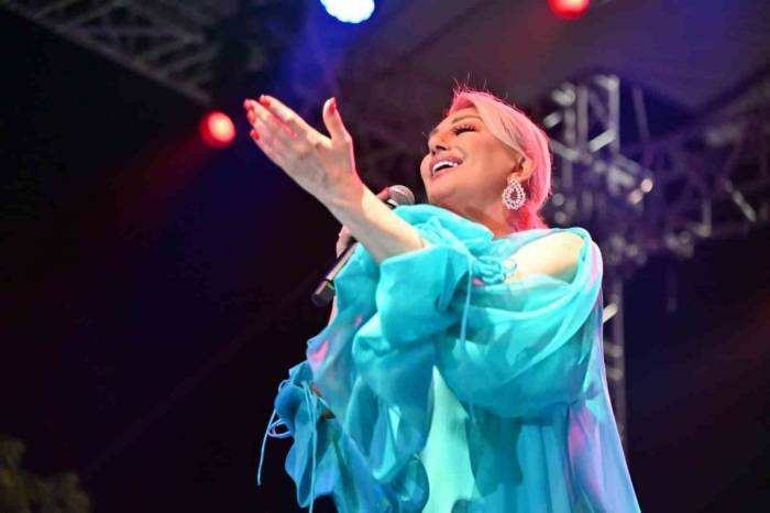 Salihli’de Muazzez Ersoy İle Nostalji Rüzgarı