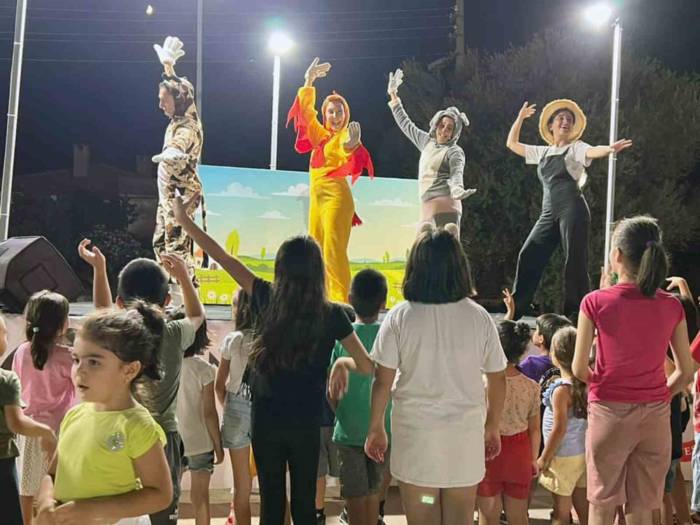 Karya Ve Dostları Oyunu 10 Mahallede Sahnelendi