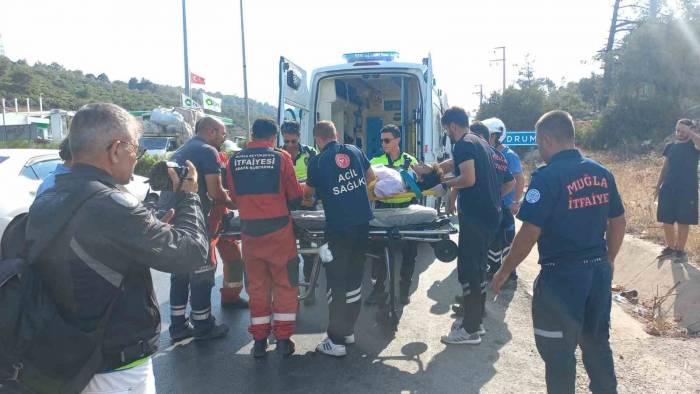 Su Kanalına Giren Kamyonet Hurdaya Döndü: 1 Ölü, 1 Yaralı