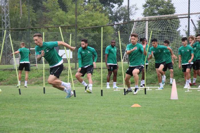 3. Kez Sakaryaspor’un Başına Geçen Şanlı’yla İlk Antrenman
