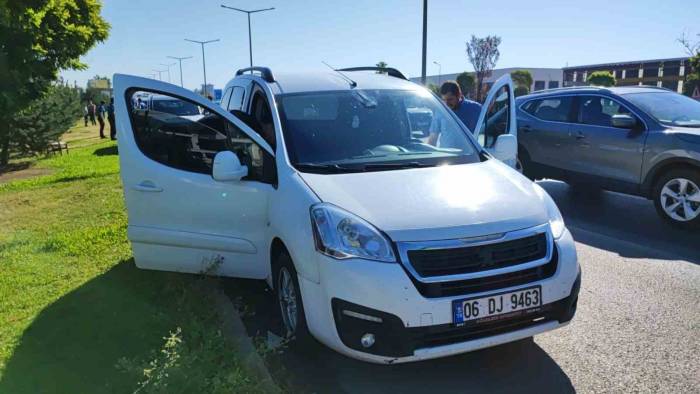 Polisten Kaçan Araçtan 8 Kaçak Göçmen Çıktı