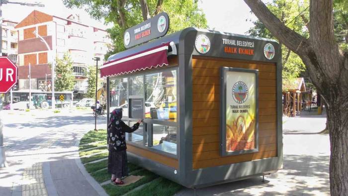 Turhal Da Halk Ekmek Büfeleri Hizmet Vermeye Devam Ediyor