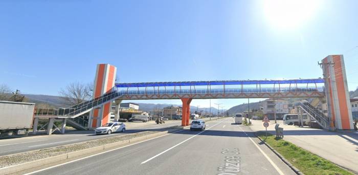 Üst Geçitten Bisikletiyle Düşen Çocuk Yaralandı