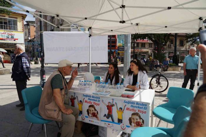 Kastamonu’da “Halk Sağlığı Sokağı” Kuruldu, Vatandaşlara Ücretsiz Sağlık Testleri Yapıldı