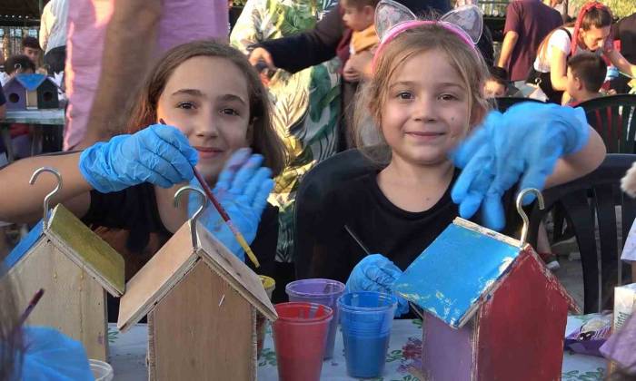Ellerde Bu Kez Telefon Yerine Boya Fırçası: Çocuklar Kuş Yuvalarını Renklendirdi