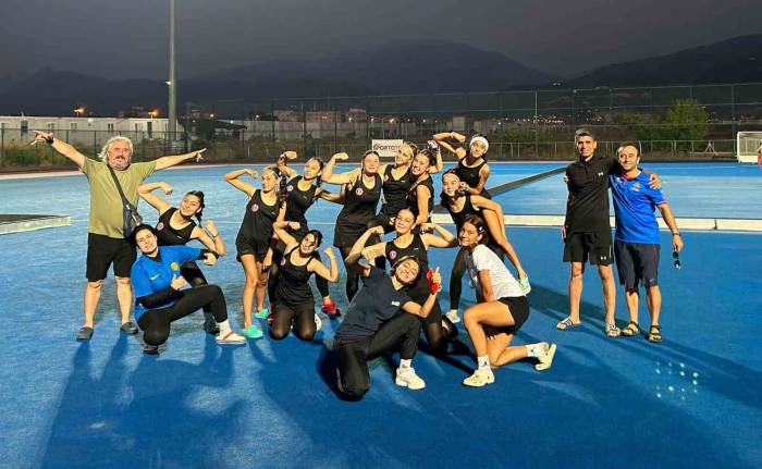 Ege Yıldızları Hokey Takımı Lige 3 Puan İle Başladı