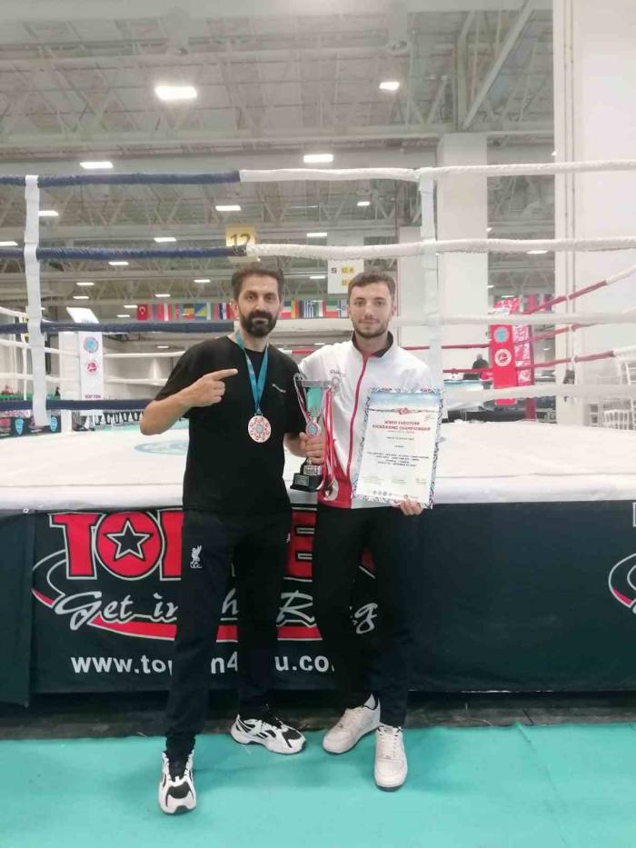 Samsunlu Kick Boksçu Avrupa Şampiyonu Oldu