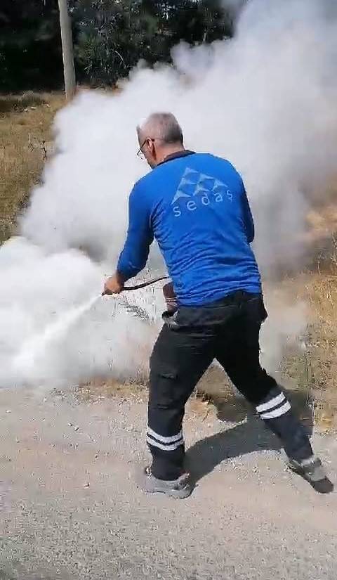 Kuru Otların Yandığını Fark Etti, Faciayı Önledi