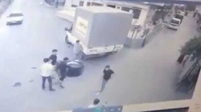 Kamyonete Çarpan Motosikletli Ve Arkadaşı Böyle Savruldu