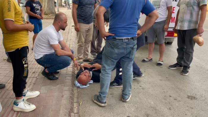 Bursa’da Aniden Yola Çıkan Kamyonet Akülü Bisiklete Çarptı