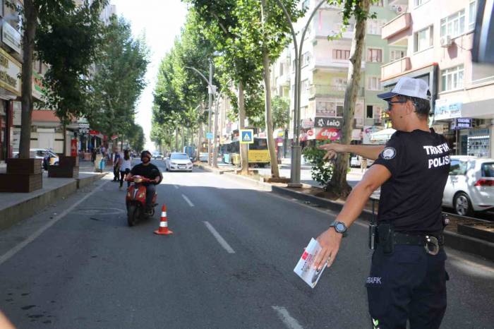 Diyarbakır’da Motosiklet Sürücülerine “Kaskınla Yol Ver Hayata” Sloganıyla Denetim Gerçekleştirildi