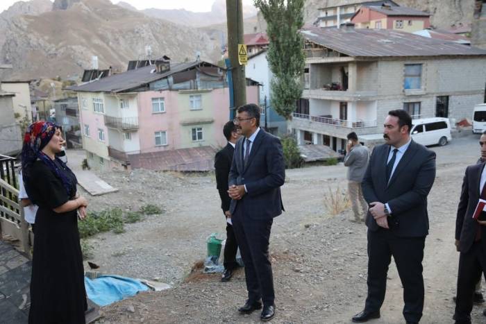 Vali Çelik, Vatandaşın Talebini Yerinde İnceledi