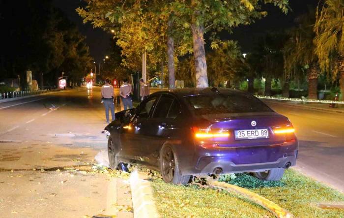 İzmir’de Otomobille Çarpışan Motokurye Hayatını Kaybetti