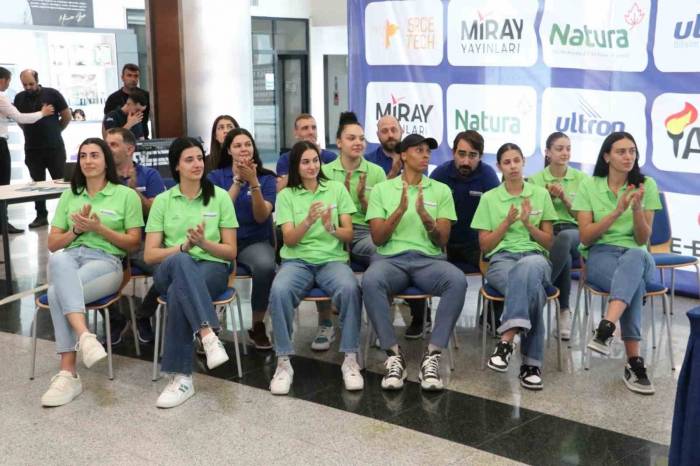 Nesibe Aydın Gençlik Ve Spor Kulübü Oyuncuları, Öğrenciler İle Buluştu