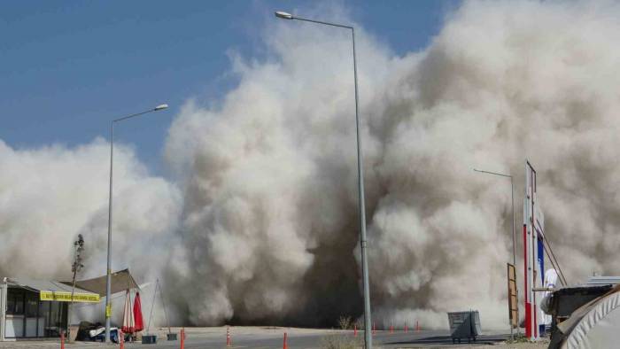 15 Katlı Bina Saniyeler İçinde Patlayıcı İle Yerle Bir Oldu