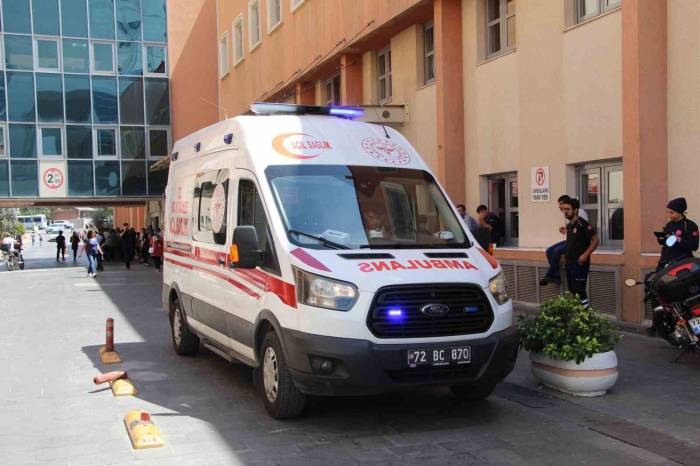 Batman’da Motorlu Testere İle Odun Kesen Vatandaş Kendisini Yaraladı