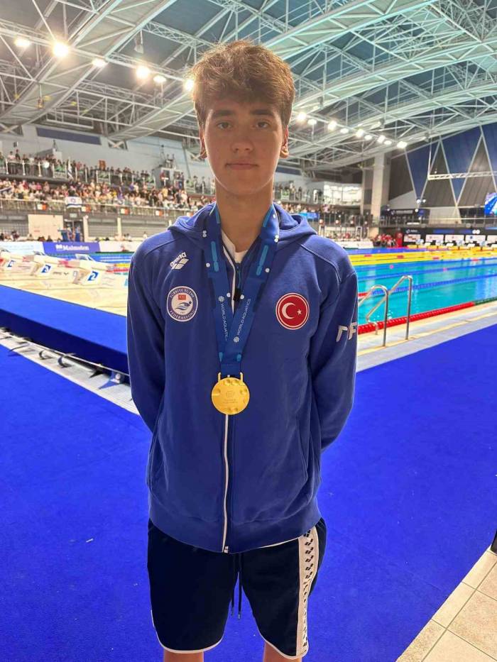 Milli Yüzücü Kuzey Tunçelli’den Bir Altın Madalya Daha