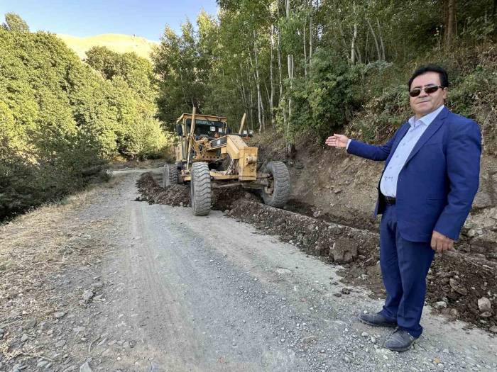 İran Sırındaki 4 Köyde Yol Genişletme Çalışması