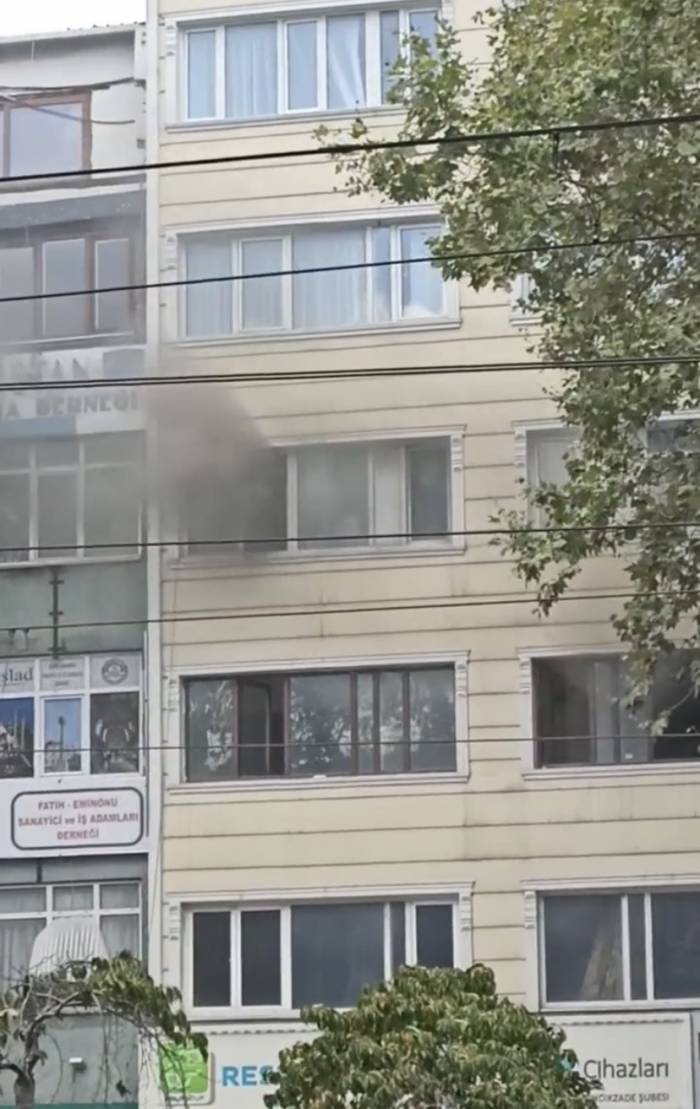 Fatih’te Tadilat Yapılan Otelde Yangın