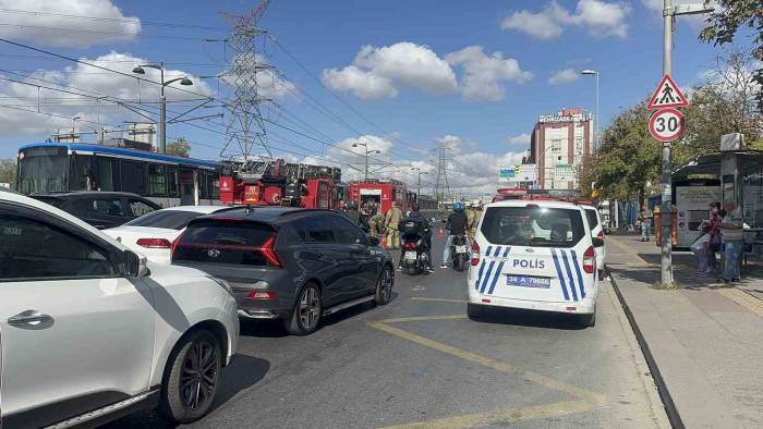 Sultangazi’de Tramvaydan Çıkan Duman Seferler Aksattı