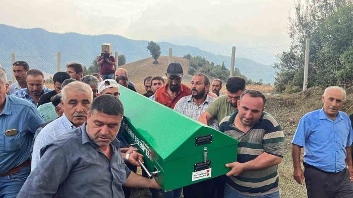 Yakınının Cenazesine Katılmıştı: Kamyon Kazasında Ölen Adam Toprağa Verildi