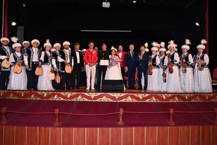 Türk Dünyasından Ezgiler Dinleyicileri Çoşturdu