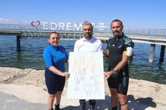 Van Gölü’nün Derinliğinde Resim Çizimi