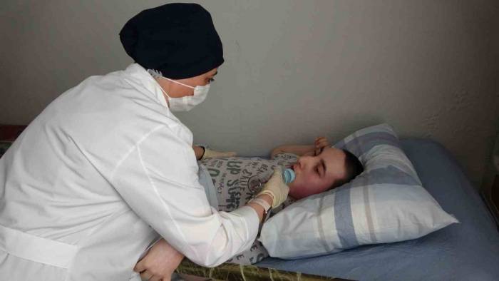 Başkan Şadi Yazıcı’dan Doğuştan Yatalak İkizlere Anlamlı Ziyaret