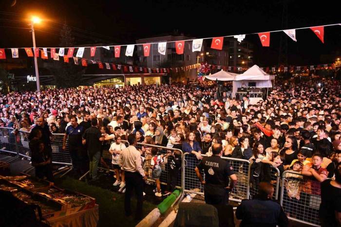 Yenişehir Biber Festivalii’nde Hakan Altun Ve Merve Özbey Rüzgarı