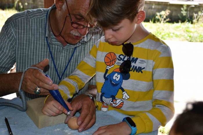 Yumurta Kabuğundan Sanatı Çocuklara Öğretti