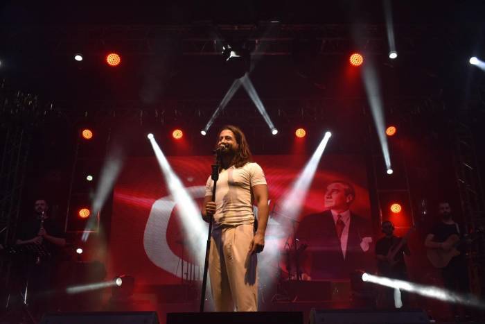Havran Millet Bahçesinde, Koray Avcı Rüzgarı Esti