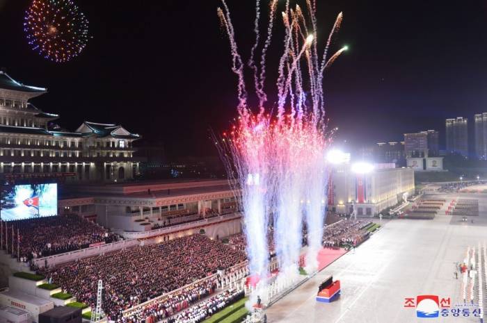 Kuzey Kore 75. Kuruluş Yıl Dönümünü Askeri Geçit Töreniyle Kutladı