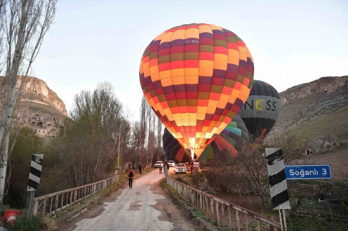 Güney Afrikalı Turistlerin Soğanlı Vadisi’nde Renkli Anları