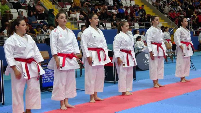 Tavşanlı’da Karate Turnuvası