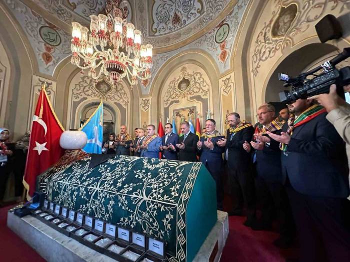 Tbmm Başkanı Kurtulmuş, Ertuğrul Gazi Türbesi’nde Dua Etti