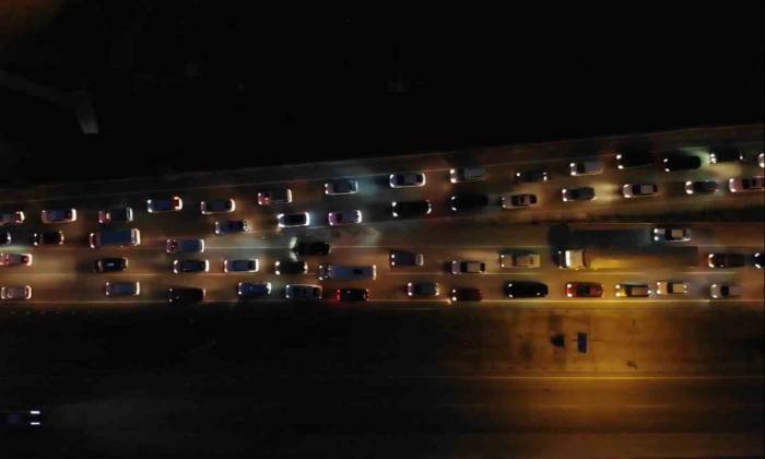 Yaz Tatili Sona Erdi, Vatandaşlar Yollara Akın Etti: 43 İlin Geçiş Noktasında Trafik Yoğunluğu
