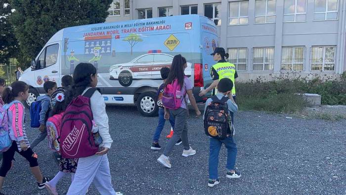 Jandarma’dan Eğitim - Öğretim Döneminin İlk Gününde Sıkı Denetim