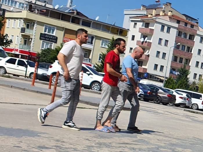 Oda Arkadaşını Sokakta Sırtından Bıçaklayan Şahıs Tutuklandı