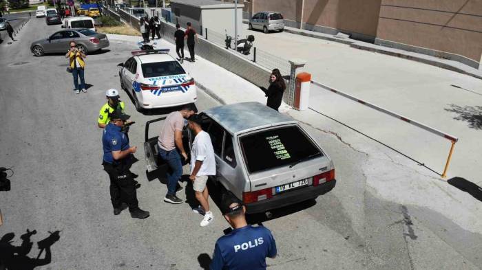 Çorum Polisinden Okul Önlerinde Şok Denetim