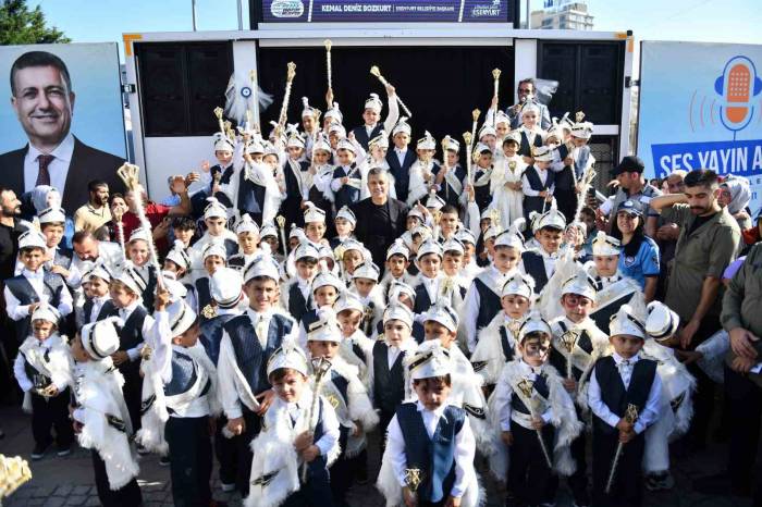 Esenyurtlu Minikler Sünnet Şöleni’nde Gönüllerince Eğlendi