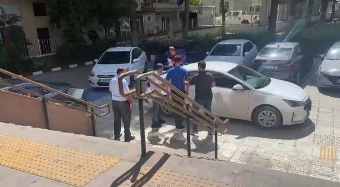 İzmir’de Atatürk Anıtı’na Saldıran Şüpheli Tutuklandı