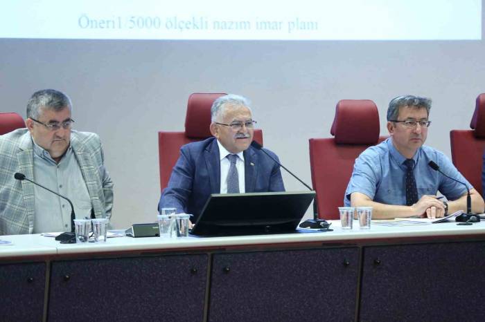 Mehmet Özhaseki İsmi Bulvara Verilecek