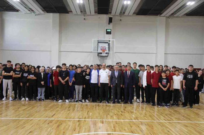 Konya Lisesi Konferans Ve Spor Salonu Hizmete Açıldı