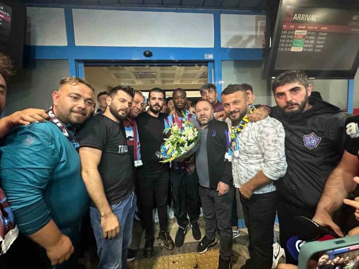 Trabzonspor Taraftarı, Yeni Transfer Nicolas Pepe’yi Coşkuyla Karşıladı