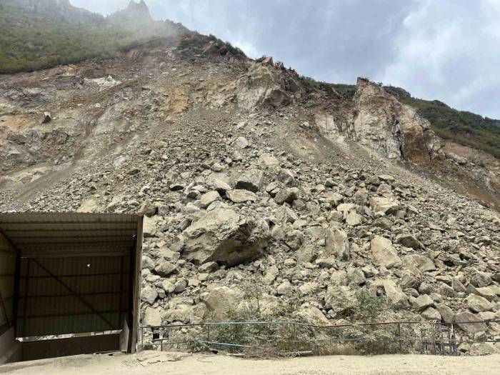 Taş Ocağındaki Heyelan Böyle Görüntülendi
