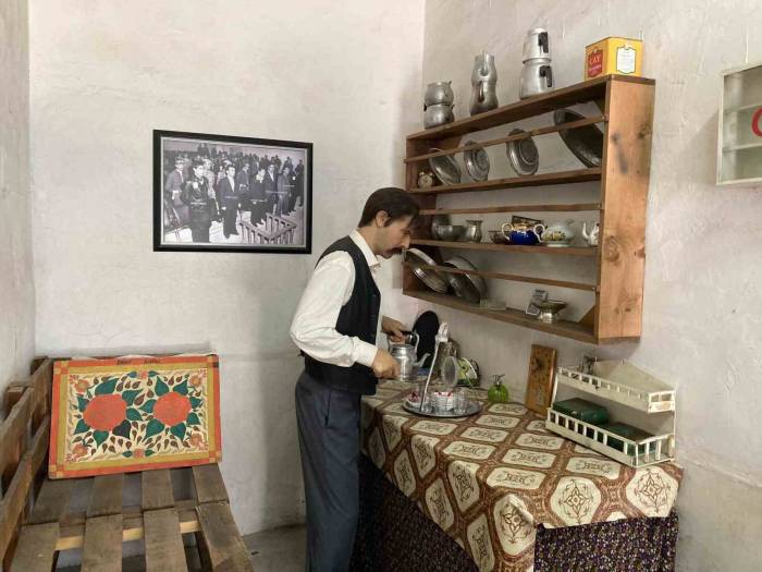 12 Eylül’ün Yıldönümünde Kenan Evren’in Mezarında Protesto